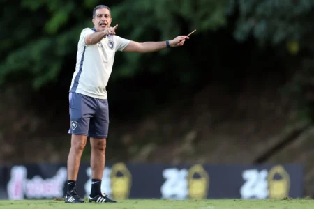 Botafogo: Paiva deve repetir escalação vitoriosa na Libertadores em clássico