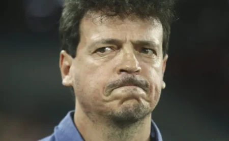 Diniz autoriza mais uma saída do Vasco após Souza e Capasso rescinde.