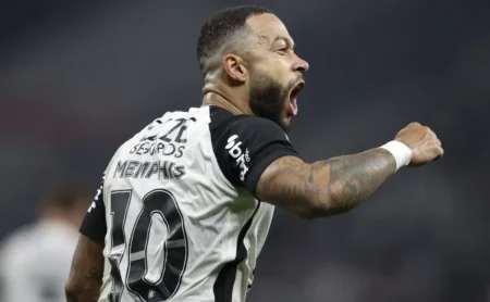 Memphis Depay fora: Corinthians enfrenta Santos com até quatro mudanças