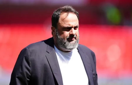 Grego interessado no Vasco pode deixar cargo em clube por causa da Champions; veja