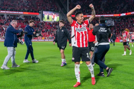 Brasileiro comemora chance de título no PSV após atuar nos últimos dois jogos