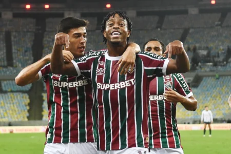Keno Assume Protagonismo no Fluminense em Ausência de Canobbio