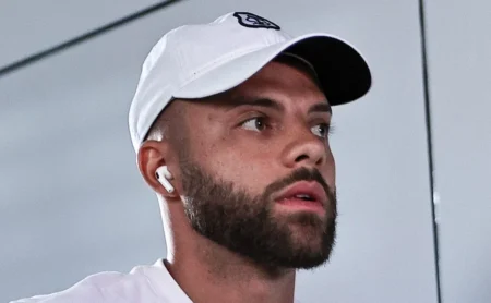 Futuro de Guilherme no Santos: Desempenho no Brasileirão pode ser decisivo.