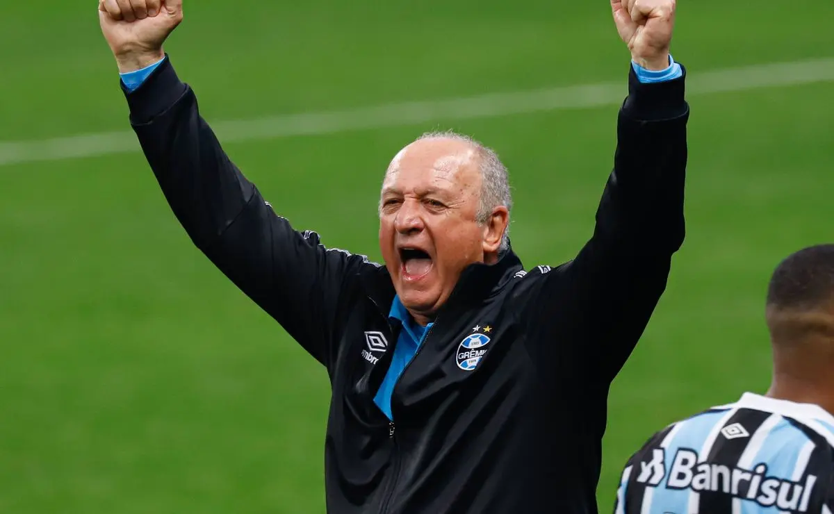 Felipão Observa Promessas do Grêmio e Detalha Estratégia para Promover Jovens com Cautela