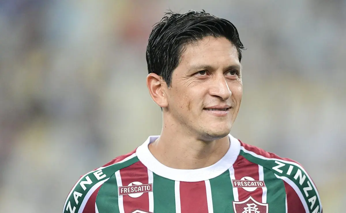 Cano busca superar Romário e Tuta em artilharia pelo Fluminense.