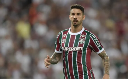 Everaldo brilha ao substituir Cano e almeja deixar sua marca no Fluminense