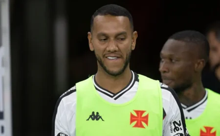 Souza lamenta sua saída do Vasco antes de parceria com Diniz