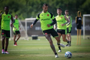 Souza critica Edmundo por queda do Vasco em 2008: "Ser humano terrível"
