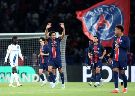 PSG se despede da Ligue 1 com vitória e gol de Marquinhos, tetracampeão