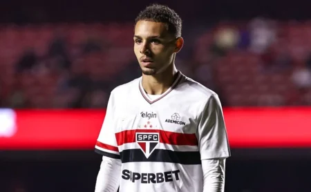 Matheus Alves exalta Zubeldía e agradece chances, destacando o lado "paizão" do técnico