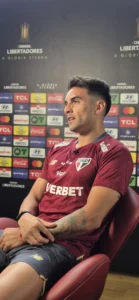 Enzo Díaz analisa rivalidade com Wendell e aponta maior dificuldade do São Paulo na temporada: "Elenco enxuto"