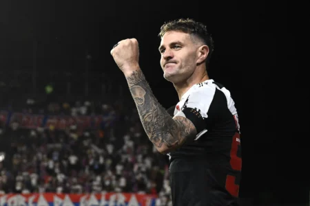 Vegetti assume artilharia do Brasileirão e revela previsão de Diniz no Vasco: "Faremos muitos gols", disse o atacante