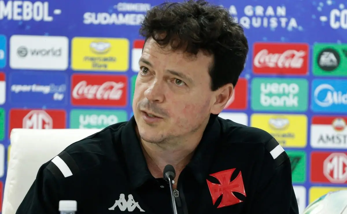 Diniz celebra a dedicação do Vasco na vitória sobre o Fortaleza