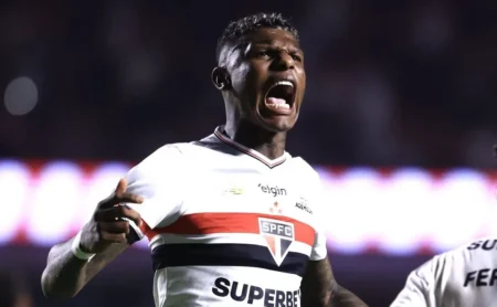 Arboleda brilha na volta ao time titular e lidera a virada do São Paulo