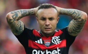 Pedrinho no Flamengo: Retorno ao Brasil e a Possível Substituição de Cebolinha