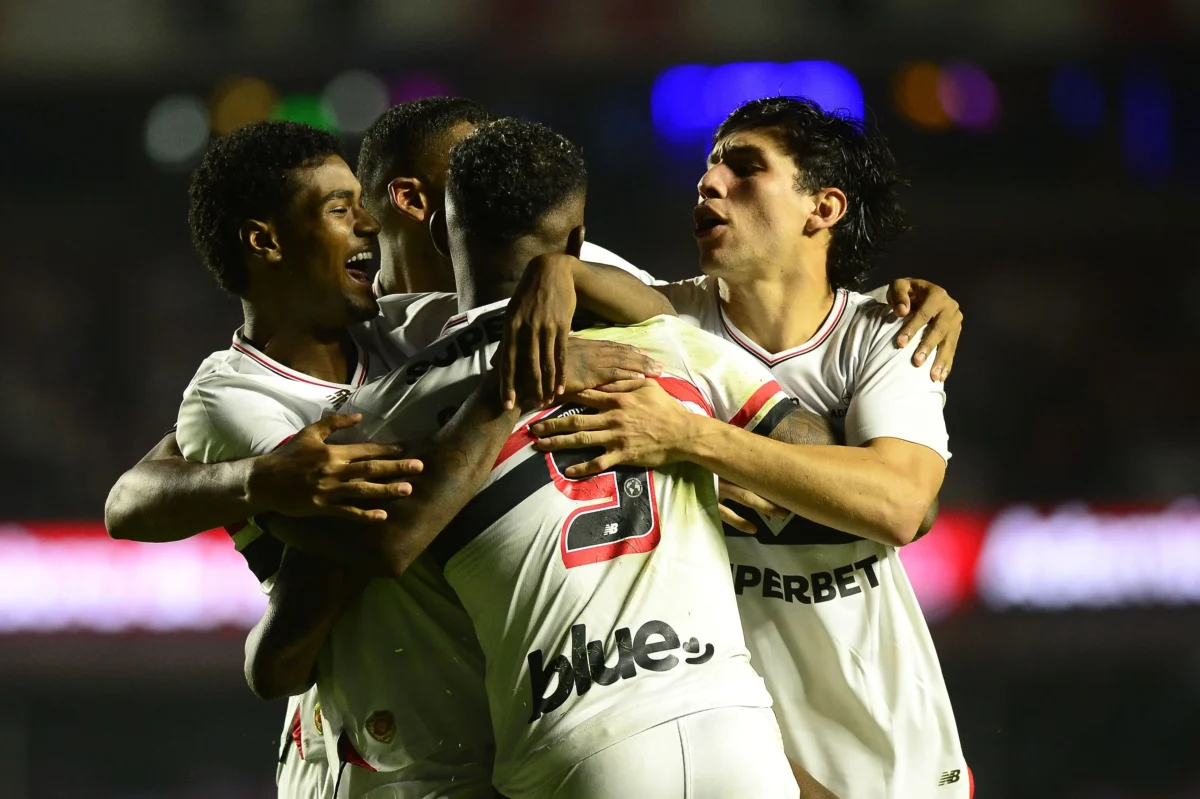 São Paulo luta, supera desafios e conquista confiança para confronto crucial