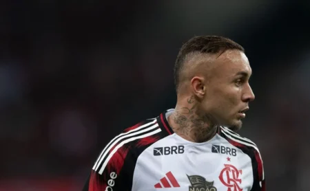 Santos Busca Everton Cebolinha: Negociação Condicionada a Empréstimo com Opção de Compra