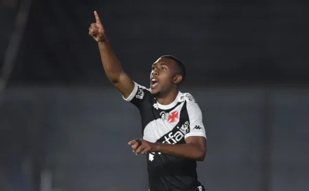 Diniz exalta Rayan após triunfo do Vasco sobre o Fortaleza: "Potencial gigantesco"