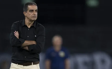 Botafogo: Renato Paiva Lida Com Seis Desfalques Confirmados Contra o Flamengo