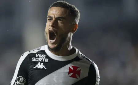 Vasco Aguarda Coutinho e Rescisão com Aston Villa
