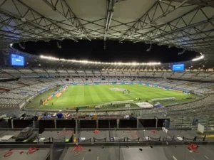 Cruzeiro e Palmeiras: Duelo com torcidas divididas e sem restrições, entenda