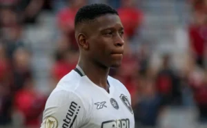 Luiz Henrique Fala Após Comparação com Artur no Botafogo: "Que Você Brilhe no Fogão"