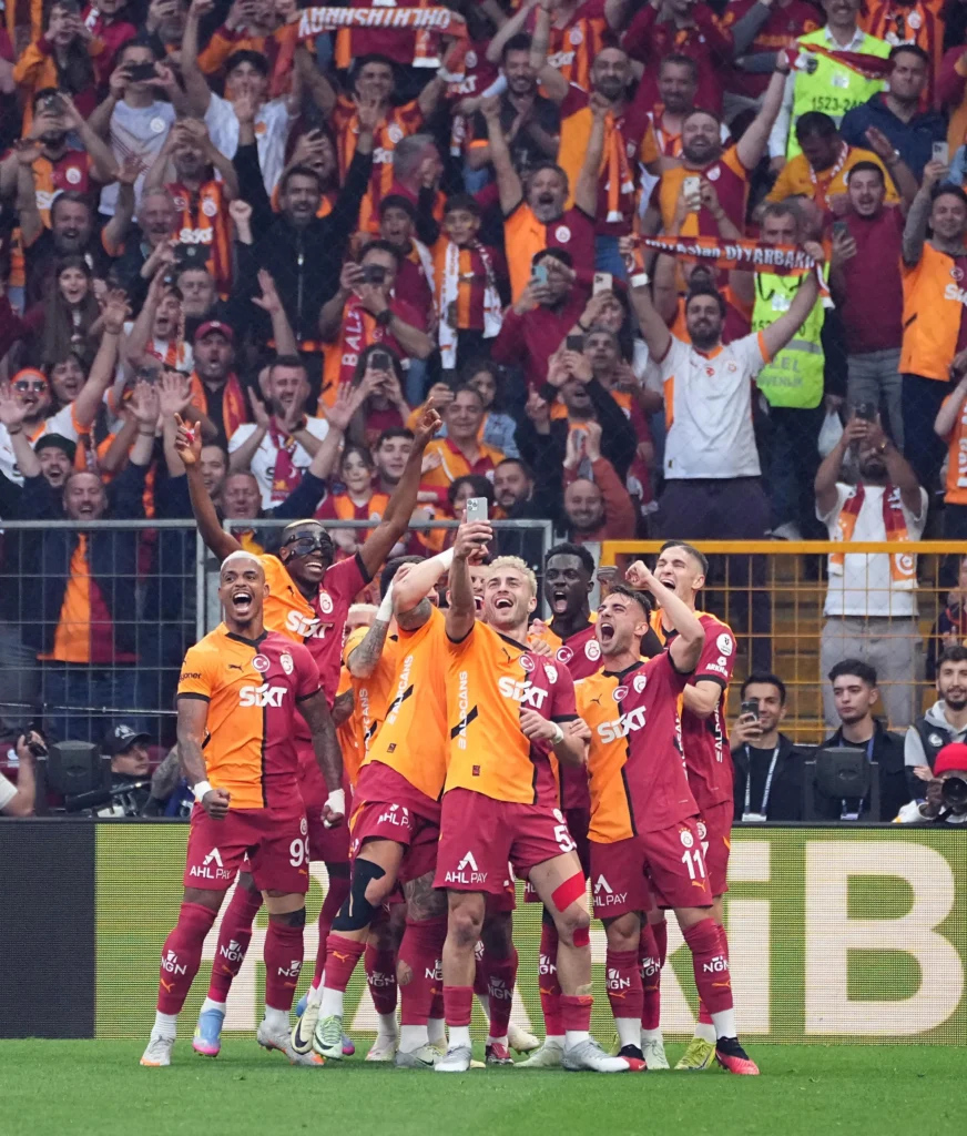 Muslera marca em dia de título: goleiro do Galatasaray balança as redes antes da despedida