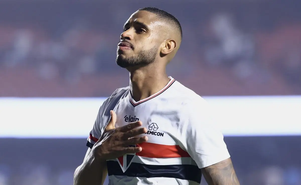 André Silva Garante a Vitória do São Paulo em Pênalti, Após Gesto de Luciano