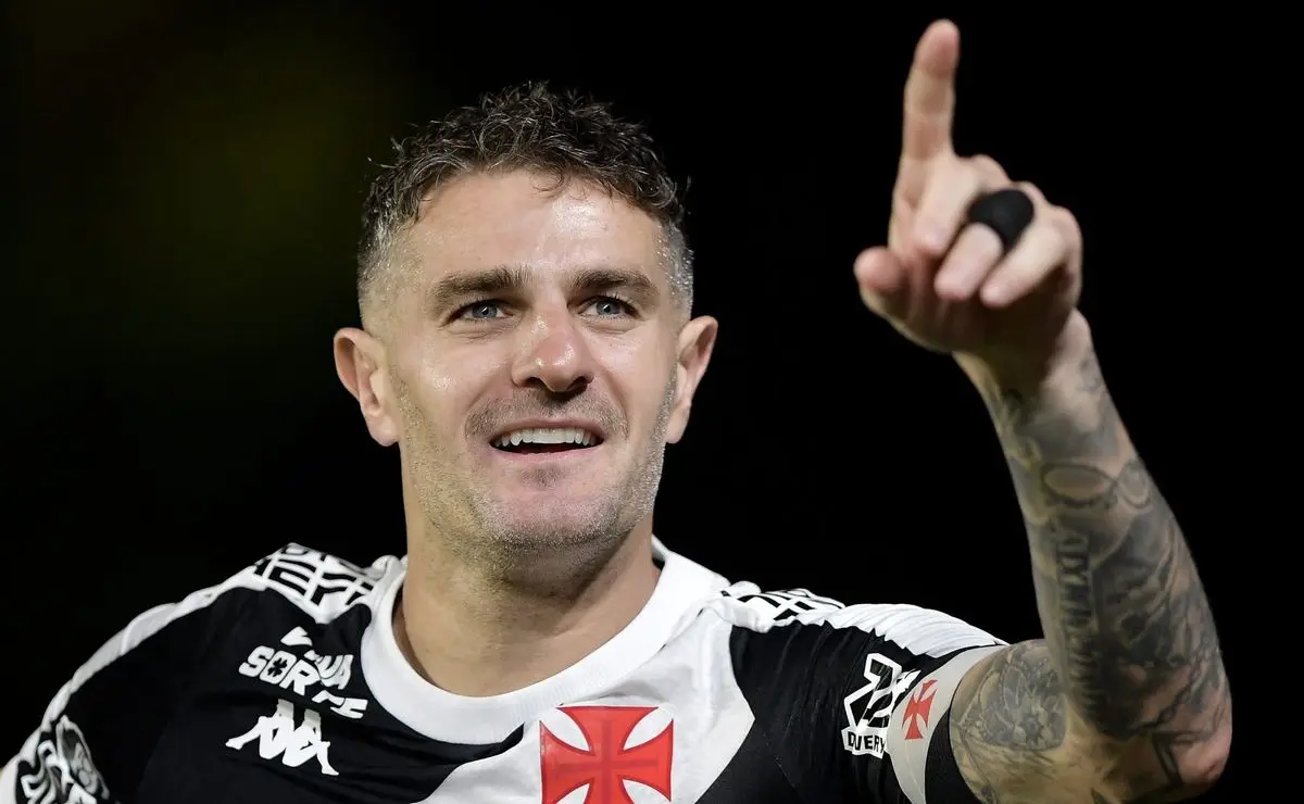 Vegetti prevê futuro com Diniz e enxerga Vasco renovado no Brasileirão Betano