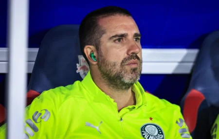 Auxiliar de Abel elogia persistência do Palmeiras: "Não é na técnica, é na raça"