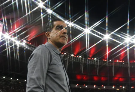 Paiva avalia empate em clássico e aponta ausência de "plus" no Botafogo
