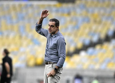 Renato Paiva sobre Cristiano Ronaldo no Botafogo: "Pergunta deve ser feita em inglês"
