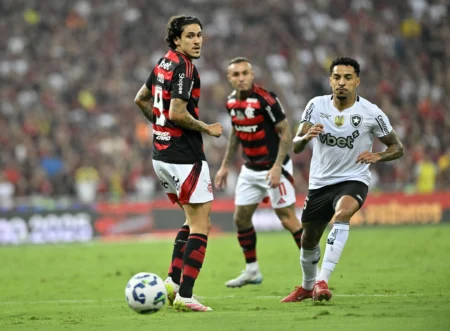 Flamengo Controla Clássico, Mas Falta Eficiência no Ataque