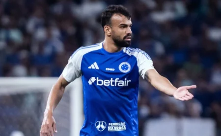 Desempenho de Fabrício Bruno em destaque no clássico Cruzeiro x Atlético-MG