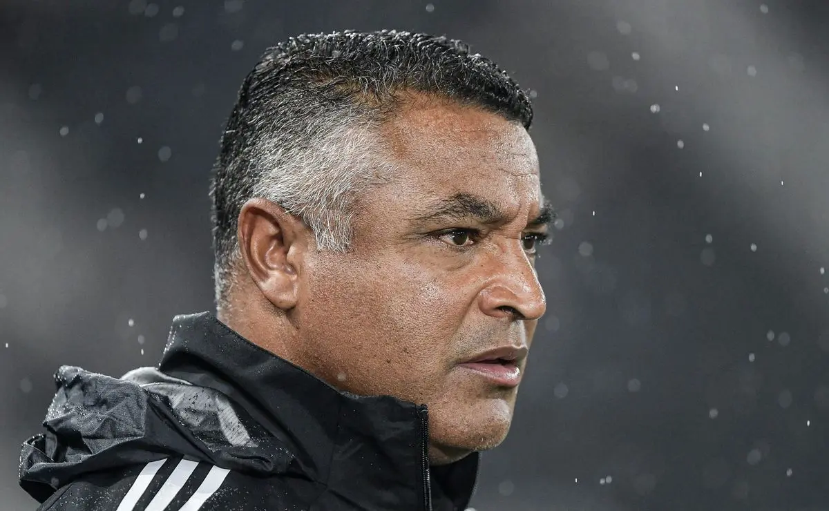 Roger Machado detalha as razões da baixa performance do Internacional em 2025: "Calendário sobrecarregado"
