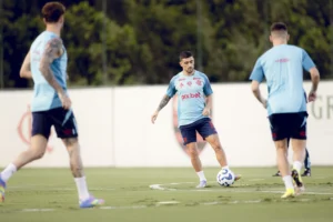 Urgência por reforços aumenta com calendário apertado; Flamengo define prioridades