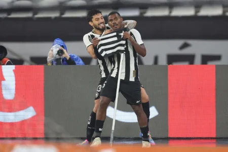 Botafogo: Paiva e a Adaptação Tática Diante das Lesões na Lateral-Esquerda