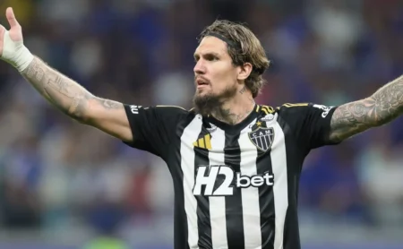 Lyanco avalia empate com o Cruzeiro e alerta: “Eles seguem sem vencer”