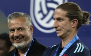 Boto Cobra Filipe Luís por Falta de Criatividade no Time Recente