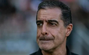 Renato Paiva acelera treinos no Botafogo visando recuperação de jogadores-chave para a Libertadores