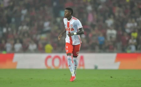 Vitão: Internacional pede montante milionário para negociação com clubes europeus