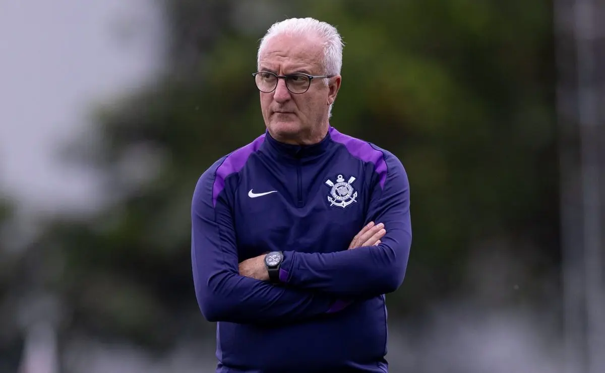 Dorival Júnior responde a críticas no Corinthians e evita escalação fixa.