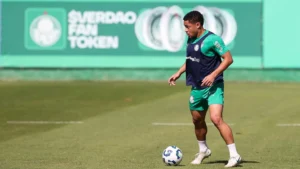 Vitor Roque retorna e Micael treina livre no Palmeiras