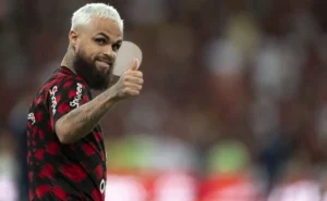Michael Busca Reconquista no Flamengo com Apoio de Aliados