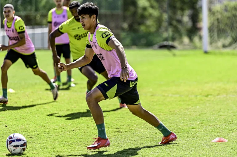 STJD suspende Miguelito, do América-MG, por injúria racial: cinco jogos de punição