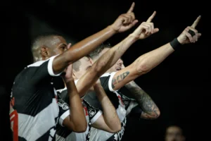 Diniz e a base do Vasco: como o treinador costuma lançar jovens promessas?