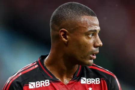 De la Cruz: Lesão no joelho esquerdo o afasta do Flamengo.