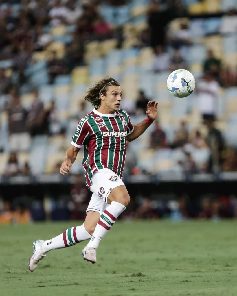 Canobbio, do Fluminense, opera e começa recuperação domiciliar
