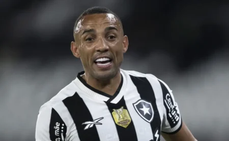 Paiva acata pedido inusitado de Marçal no Botafogo e explica time contra o Flamengo