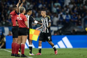 Hulk explica incômodo e Arana comenta substituição em meio a dúvidas no Atlético-MG
